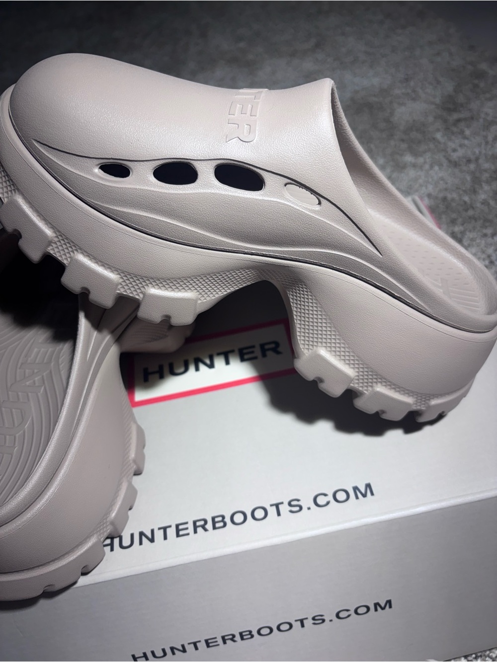 Hunter Size 5 Clogs “Bryce” in Light Taupe